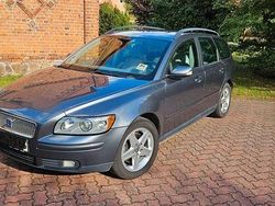 Silber Gebraucht 2004 Volvo V50 Summum Kombi | 3.700 € (Etwas zu teuer)