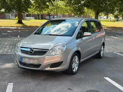 Grau Gebraucht 2009 Opel Zafira Van / Kleinbus | 2.250 € (Fairer Preis)