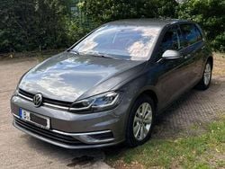 Grau Gebraucht 2018 VW Golf VII Comfortline Limousine | 15.400 € (Guter Preis)
