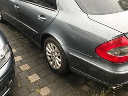 Grau Gebraucht 2007 Mercedes E230 Limousine | 6.900 € (Fairer Preis)