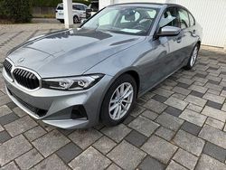 Grau Gebraucht 2023 BMW 320 Limousine | 30.480 € (Fairer Preis)