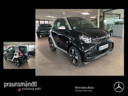 Schwarz Gebraucht 2023 Smart ForTwo Electric Drive Passion Premium Coupé | 19.900 € (Fairer Preis)