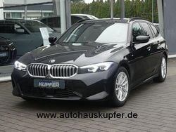 Saphirschwarz Gebraucht 2024 BMW 330 Performance Kombi | 43.900 € (Fairer Preis)