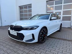 Alpinweiss (metallic) Gebraucht 2024 BMW 330e Sport Line Kombi | 52.980 €