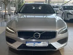 Silber bright silver metallic / metallic (metallic) Gebraucht 2020 Volvo V60 Inscription Kombi | 24.000 € (Guter Preis)