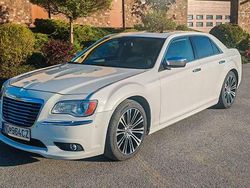 Weiß Gebraucht 2013 Chrysler 300C Limousine | 10.900 €