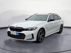 Weiß Gebraucht 2022 BMW 320e M Sport Kombi | 33.990 € (Fairer Preis)