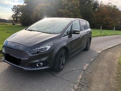 Grau Gebraucht 2016 Ford S-MAX Titanium Van / Kleinbus | 11.900 € (Guter Preis)
