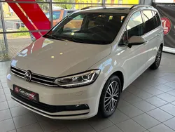 Weiß Gebraucht 2023 VW Touran Comfortline Van / Kleinbus | 28.999 € (Fairer Preis)