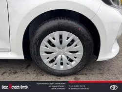 Weiß Neu 2025 Toyota Yaris Hybrid Business Edition Limousine | 24.980 € (Fairer Preis)