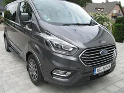 Grau Gebraucht 2022 Ford Tourneo Custom Titanium Van / Kleinbus | 43.800 € (Etwas zu teuer)