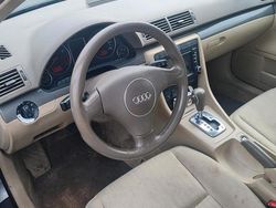 Grau Gebraucht 2004 Audi A4 Limousine | 1.700 €