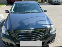 Blau Gebraucht 2009 Mercedes E220 Limousine | 10.999 €