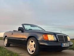 Blau Gebraucht 1995 Mercedes E220 Sportline Cabrio | 17.800 €