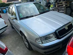 Diamantsilber metallic Gebraucht 2001 Skoda Octavia Ambiente Kombi | 999 € (Guter Preis)
