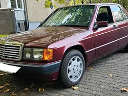 Rot Gebraucht 1992 Mercedes 190 Avantgarde Limousine | 10.000 €