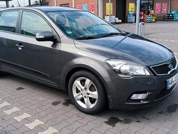 Silber Gebraucht 2025 Kia Ceed GT 2 Limousine | 5.999 €
