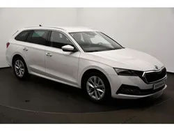 Weiss Gebraucht 2023 Skoda Octavia Style Kombi | 28.249 € (Etwas zu teuer)