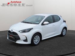 Weiß Gebraucht 2022 Toyota Yaris Hybrid Business Edition Kleinwagen | 19.990 € (Fairer Preis)