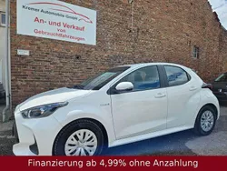 Weiß Gebraucht 2021 Toyota Yaris Hybrid Business Edition Kleinwagen | 16.990 € (Guter Preis)