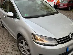 Grau Gebraucht 2011 VW Sharan Van / Kleinbus | 15.700 €