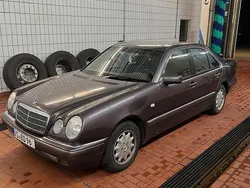 Andere farben Gebraucht 1996 Mercedes E230 Elegance Limousine | 5.999 € (Teuer)
