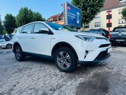 Weiß Gebraucht 2018 Toyota RAV4 Hybrid Team SUV | 16.700 € (Superpreis)