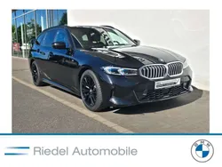 Saphirschwarz metallic Gebraucht 2024 BMW 320 M Sport Kombi | 41.760 € (Fairer Preis)