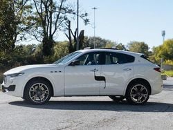 Weiß Gebraucht 2017 Maserati Levante SUV | 40.000 € (Etwas zu teuer)