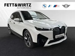 Mineralweiß metallic Gebraucht 2024 BMW iX Sport Line SUV | 65.990 € (Guter Preis)