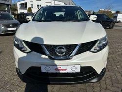 Pearl white metallic (metallic) Gebraucht 2016 Nissan Qashqai Acenta SUV | 10.990 € (Fairer Preis)