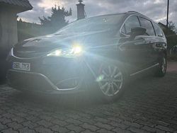 Schwarz Gebraucht 2016 Chrysler Pacifica SUV | 20.899 €