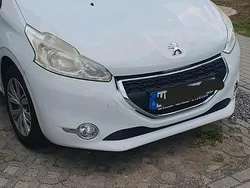 Weiß Gebraucht 2013 Peugeot 208 Kleinwagen | 5.400 € (Teuer)