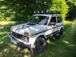 Weiß Gebraucht 2011 Lada niva SUV | 6.500 € (Fairer Preis)