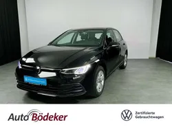 Grenadillschwarz (metallic) Gebraucht 2024 VW Golf VIII Life Limousine | 27.390 € (Fairer Preis)