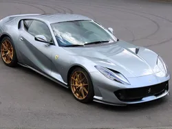 Grigio titanio metallic Gebraucht 2018 Ferrari 812 Coupé | 334.812 €