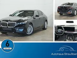 Schwarz Gebraucht 2024 BMW 550 Comfort Edition Limousine | 68.190 €