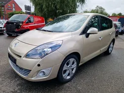 Beige Gebraucht 2010 Renault Scénic III Dynamique Van / Kleinbus | 3.900 € (Superpreis)