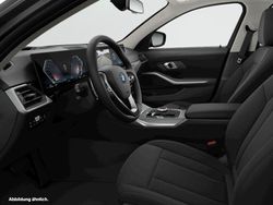 Black sapphire metallic Gebraucht 2024 BMW 330e Comfort Edition Kombi | 43.094 € (Fairer Preis)