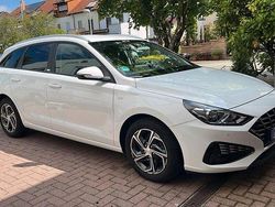Weiß Gebraucht 2021 Hyundai i30 Edition 30 Limousine | 17.750 € (Etwas zu teuer)