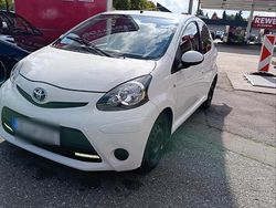 Weiß Gebraucht 2012 Toyota Aygo Cool Kleinwagen | 4.100 € (Fairer Preis)
