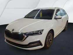 Moonweiss metallic Gebraucht 2024 Skoda Octavia Style Kombi | 32.830 € (Fairer Preis)