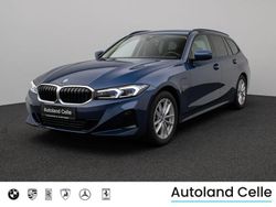 Phytonucblau metallicc1m Gebraucht 2022 BMW 330e Sport Line Kombi | 36.499 € (Etwas zu teuer)