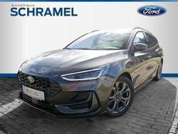Grau Gebraucht 2024 Ford Focus ST-Line X Limousine | 41.000 €