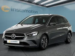 Grau Gebraucht 2023 Mercedes B180 Van / Kleinbus | 30.149 € (Teuer)