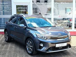 Grau Gebraucht 2018 Kia Stonic Spirit SUV | 12.871 € (Guter Preis)