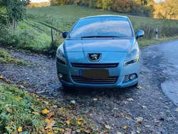 Blau Gebraucht 2010 Peugeot 5008 Platinum Van / Kleinbus | 7.800 € (Teuer)