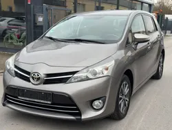 Grau Gebraucht 2014 Toyota Verso Comfort Van / Kleinbus | 9.100 € (Fairer Preis)