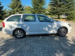 Weiß Gebraucht 2011 Skoda Octavia Classic Kombi | 3.350 € (Guter Preis)