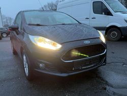 Blau Gebraucht 2017 Ford Fiesta Celebration Kleinwagen | 3.580 € (Etwas zu teuer)